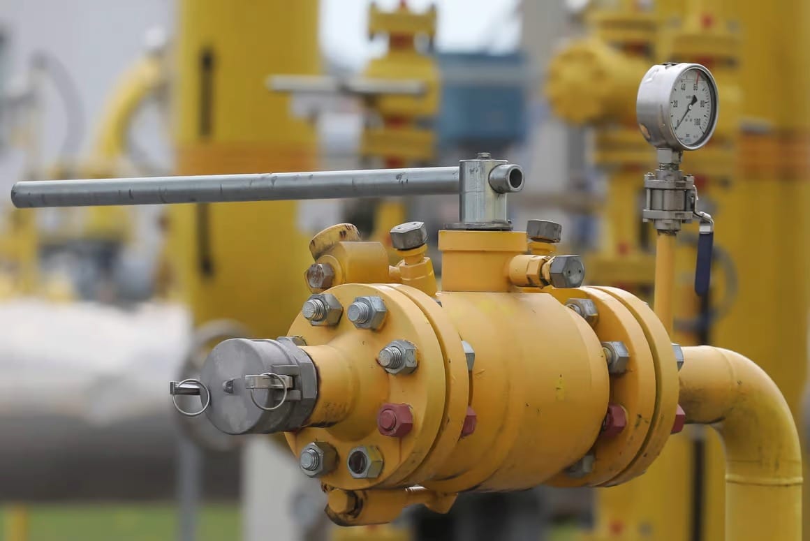 Латвия введет запрет на поставки российского газа в 2023 году