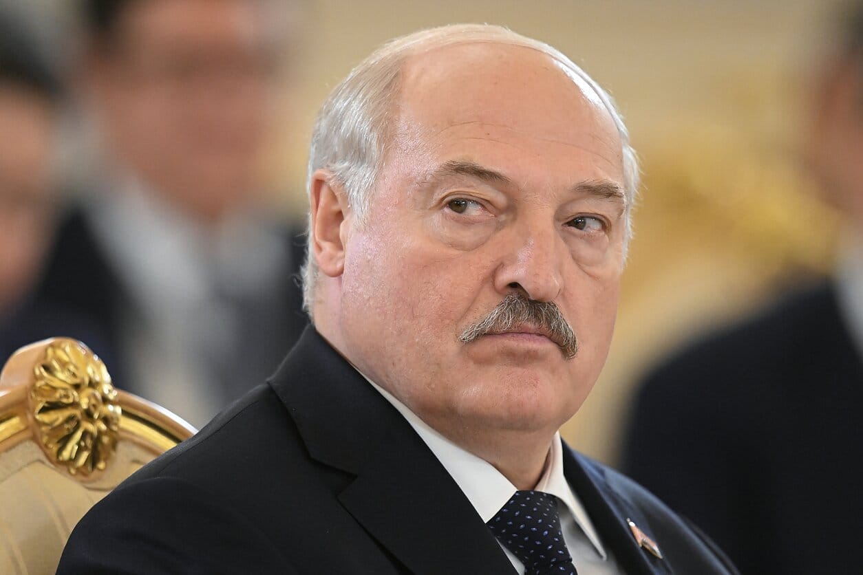 Лукашенко освободил 25 политзаключенных. Один из них попал в заключение несовершеннолетним