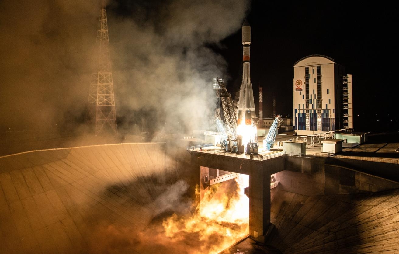 Запуск ракеты-носителя «Союз-2.1б» с первым спутником федеральной программы «Сфера» — «Скиф-Д» и тремя спутниками «Гонец-М»